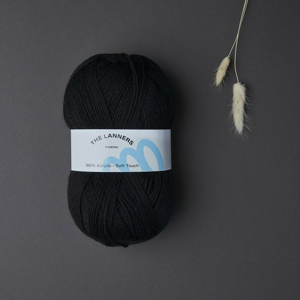 Wollknäuel Flowing Black 800 The Lanners (1)