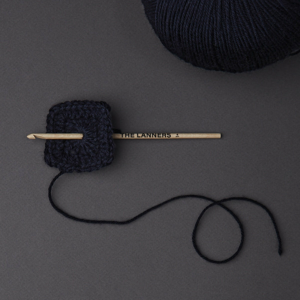 Wollknäuel Serendipity Navy 583 The Lanners (2)