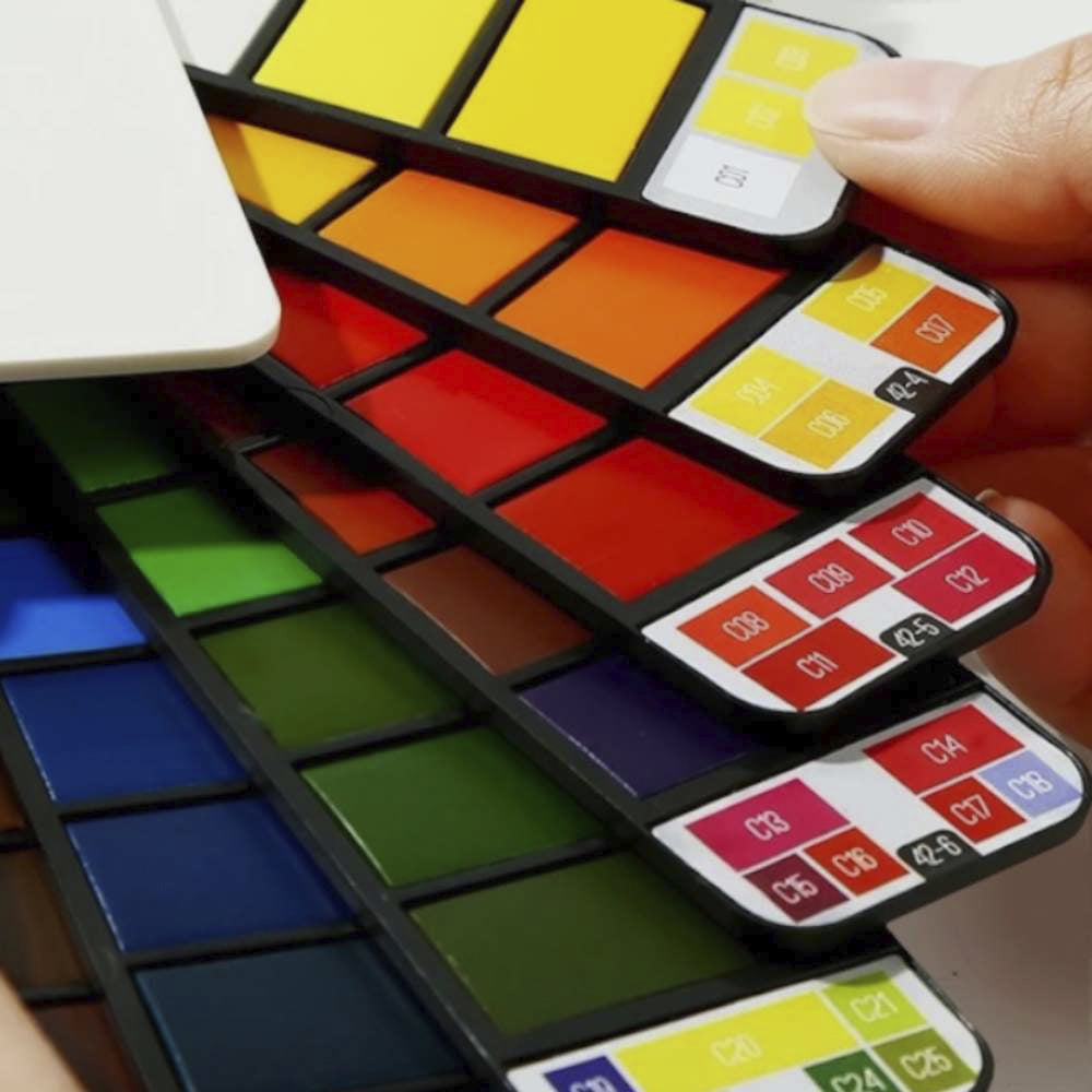 Aquarellset mit 25 Farben und Fächersystem von Alex Bog (1)